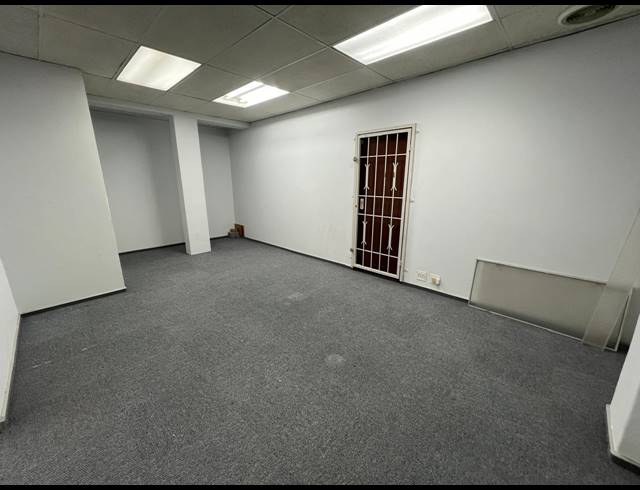 175M² OFFICE TO LET IN STRIJDOMPARK